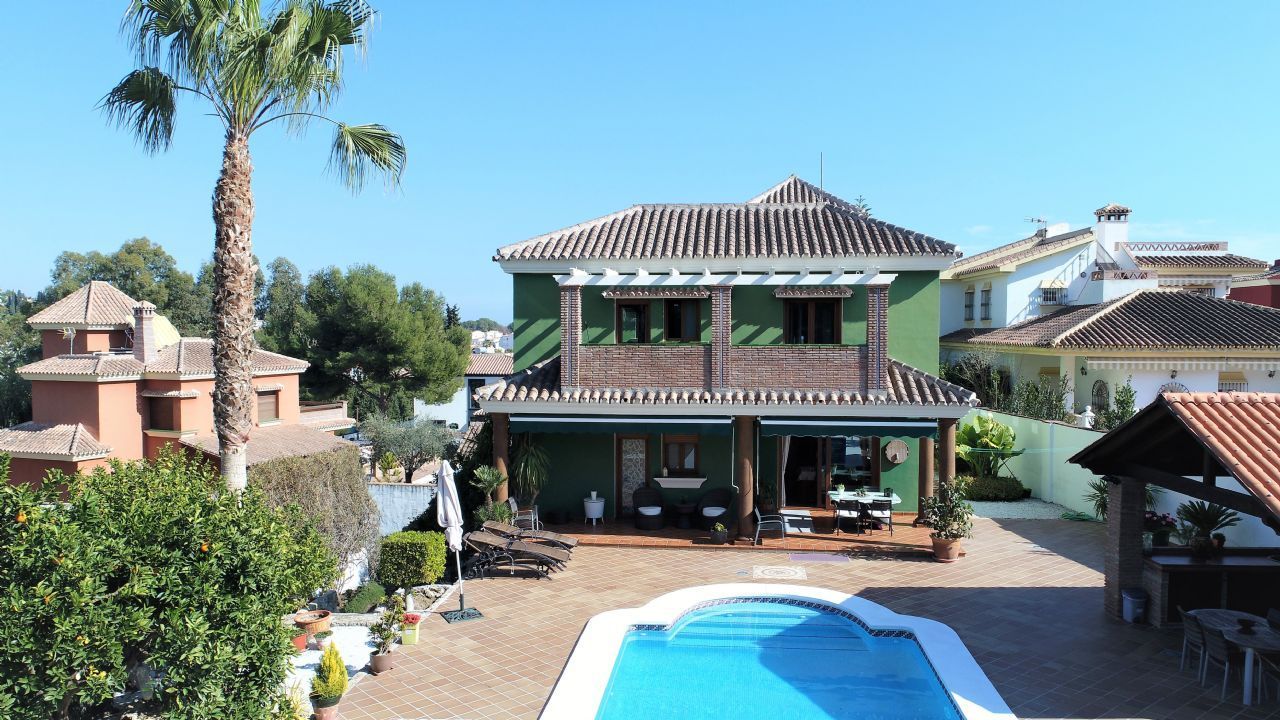 Villa de lujo en venta entre Mijas y Fuengirola, Malaga, Costa del Sol |  BlancaReal